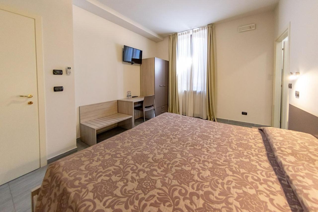 La Stazione Camere Caffe Castiglione Delle Stiviere Luaran gambar